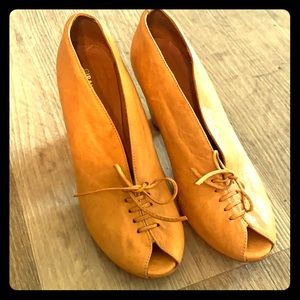 Anthropologie yellow Leather heels / booties
